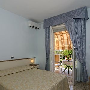 Camera con letto king size